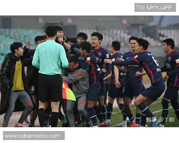 重庆足球队团队协作能力显著提升创新高引领联赛新风潮